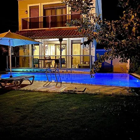 מלון Villa מרמריס